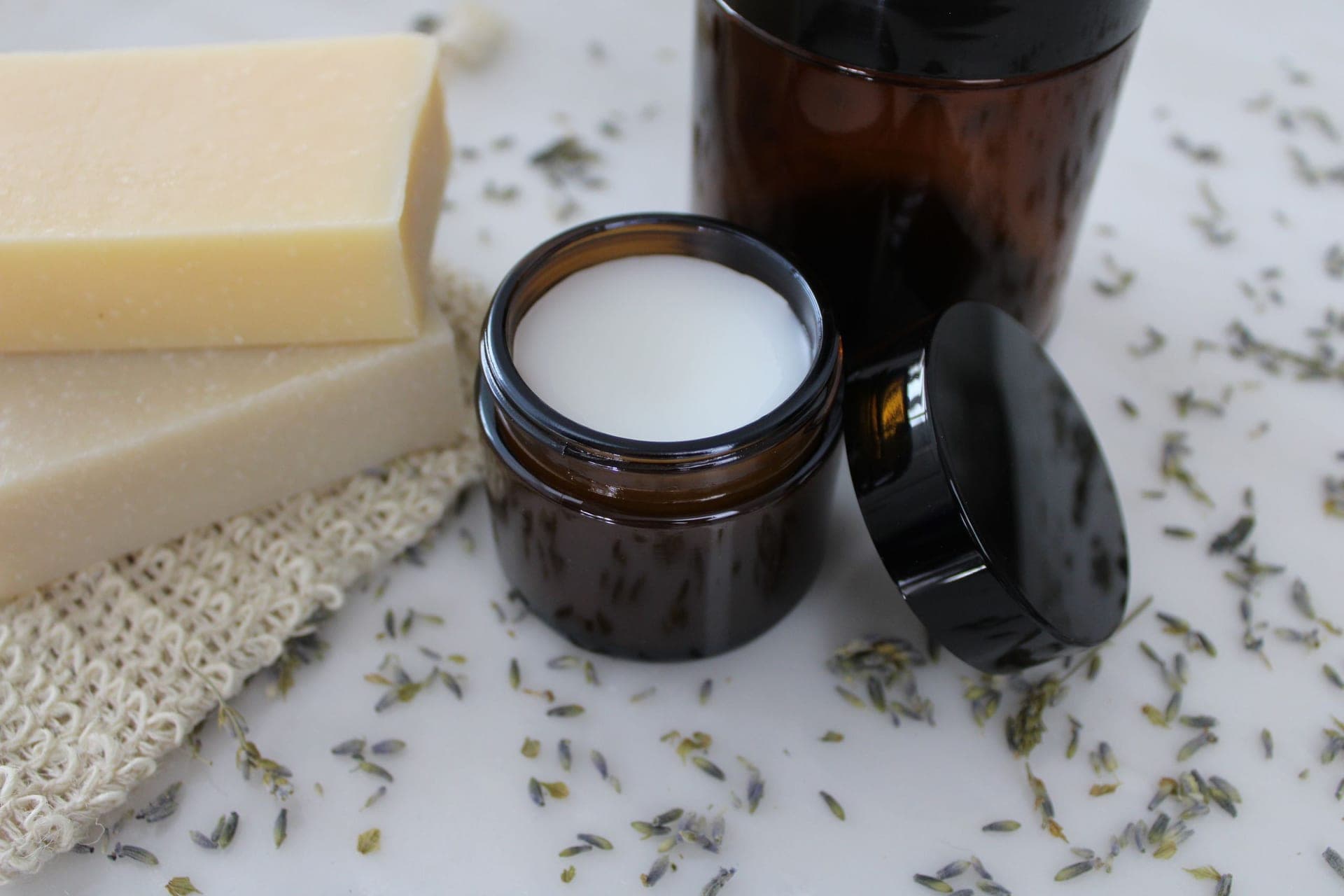 How to Make Lavender Soap: Recipes, Scent Tips, and Natural Color Ideas